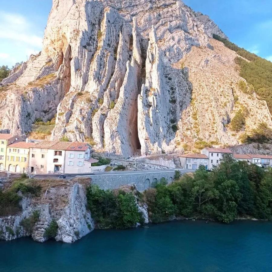 Etxe Laminak Bed and Breakfast Sisteron Eksteriør billede